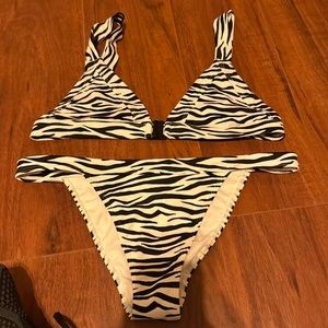 Kendall and Kylie swimsuit